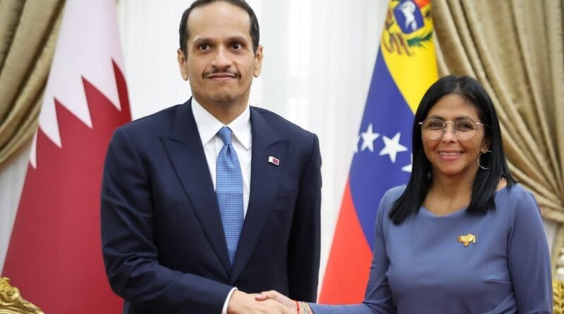 Delcy Rodríguez recibe al primer ministro de Catar en Miraflores