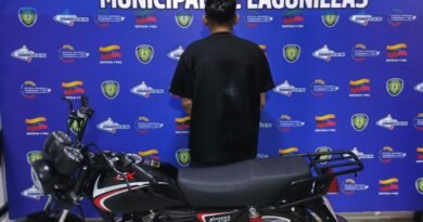 PoliLagunillas detiene a joven por resistencia a la autoridad.