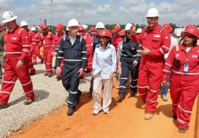 Secretario Wright anuncia el «crecimiento significativo» que tendrá la producción de petróleo en el país