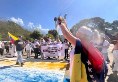 Jóvenes y sociedad civil alzan su voz en la UCV por libertad