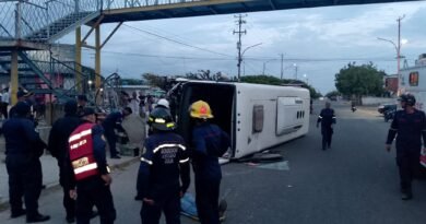Muere chofer tras sufrir infarto y volcar autobús en Ciudad Ojeda