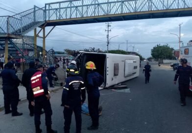 Muere chofer tras sufrir infarto y volcar autobús en Ciudad Ojeda