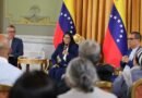 Presidenta encargada Delcy Rodríguez recibe en Miraflores a víctimas de la violencia política