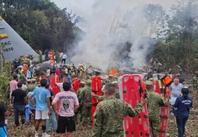 Autoridades han levantado 34 cadáveres en accidente de avión militar en Colombia
