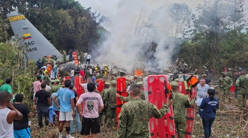 Autoridades han levantado 34 cadáveres en accidente de avión militar en Colombia