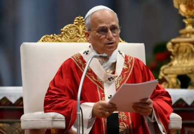 El papa León XIV pide a periodistas no convertir la información en propaganda de guerra