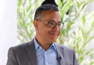 Ernesto Villegas retiró su postulación a defensor del Pueblo tras conocerse prórroga de la Asamblea Nacional