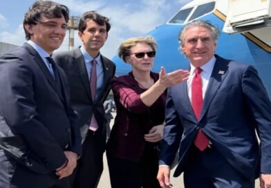 Doug Burgum, secretario del Interior de EEUU, llegó a Venezuela para reunirse con autoridades venezolanas