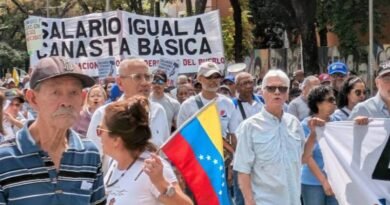 Trabajadores protestan en las adyacencias a la Asamblea Nacional para exigir aumento salarial