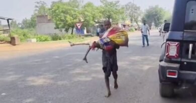 ¡Insólito! Un hombre desenterró el cadáver de su hermana y lo lleva al banco