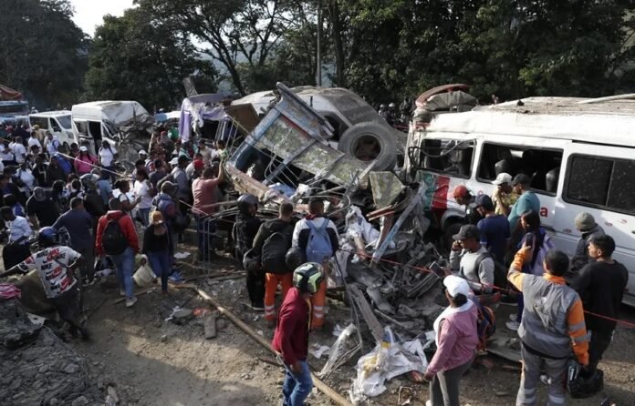 Aumenta a 14 el número de muertos en Colombia por ataque con cilindro bomba