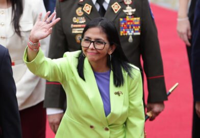 EE. UU. levantó sanciones contra presidenta encargada Delcy Rodríguez