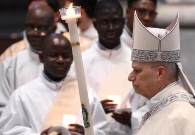 León XIV portará la cruz en su primer viacrucis de Viernes Santo en el Coliseo