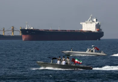 Irán apresa dos buques en Ormuz y Pakistán activa gestiones para destrabar diálogo