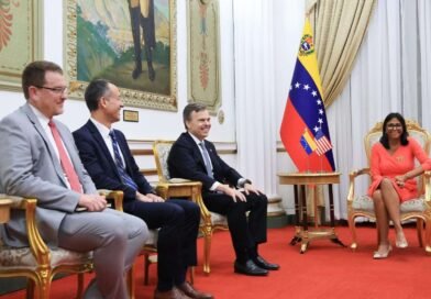 Presidenta (E) Rodríguez recibe al nuevo encargado de negocios de EEUU