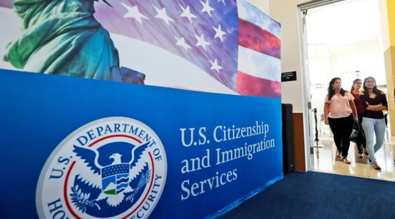 Juez en EE. UU. ordena reiniciar asilos, residencias y ciudadanías a migrantes venezolanos y de 38 países