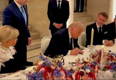 Trump firma el acuerdo de entendimiento con Irán durante su vista a Versalles