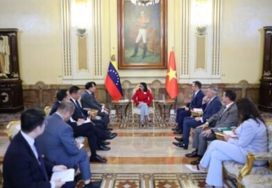 Llega a Venezuela el canciller de Vietnam para revisar relaciones y cooperación bilateral