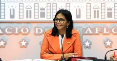 Parlamento otorga permiso a Delcy Rodríguez para ausentarse del país