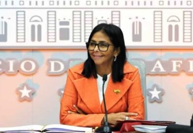 Parlamento otorga permiso a Delcy Rodríguez para ausentarse del país