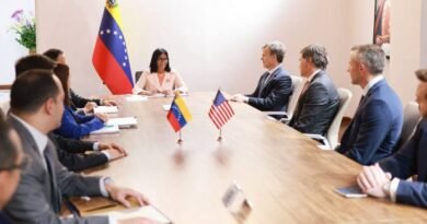 Delcy Rodríguez se reunió en Caracas con subsecretario interino del Departamento de Energía de EE. UU.