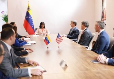 Delcy Rodríguez se reunió en Caracas con subsecretario interino del Departamento de Energía de EE. UU.