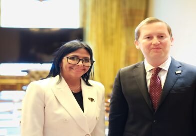 Delcy Rodríguez y embajador de EE. UU. en India revisan agenda bilateral