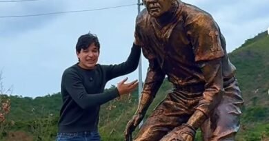 Josué Benjamín Figueroa inmortaliza a Luis Aparicio en una escultura para Maracaibo