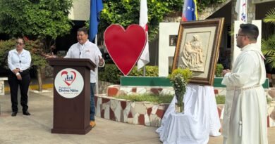 Fundación Divino Niño rinde homenaje y eleva oración por las víctimas del terremoto