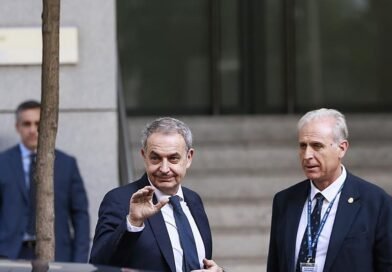 Imputan a las hijas y a la secretaria de Zapatero y tendrán que comparecer ante el juez