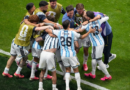 ¡Remontada de campeón! Argentina triunfa y avanza a cuartos
