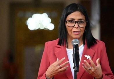 Presidenta encargada de Venezuela se reúne con altas autoridades de EE. UU.