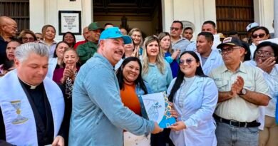 Gobernador Luis Caldera entrega equipamiento de alta tecnología a siete hospitales de la región