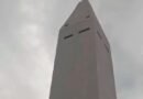 Fuertes vientos derribaron punta del obelisco de la Plaza de la República