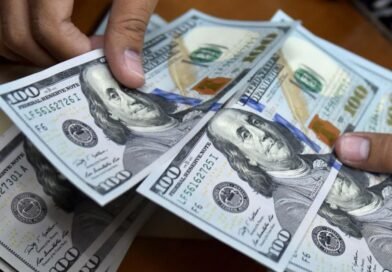 El bolívar se devaluó 15 % frente al dólar durante julio