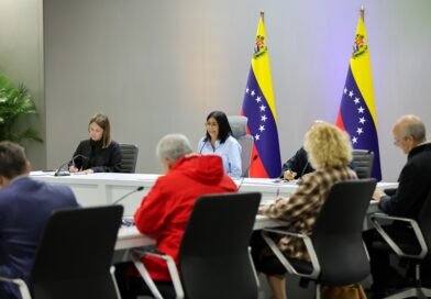 Delcy asegura que el 91 % de los ingresos del país se destina a reivindicaciones laborales