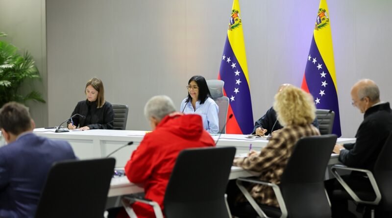 Delcy asegura que el 91 % de los ingresos del país se destina a reivindicaciones laborales