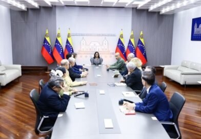 Delcy Rodríguez se reúne con empresarios y sindicatos: Buscan consenso en temas salariales y normativas laborales