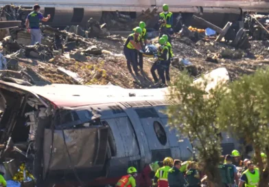 Al menos 64 muertes tras choque de trenes en España