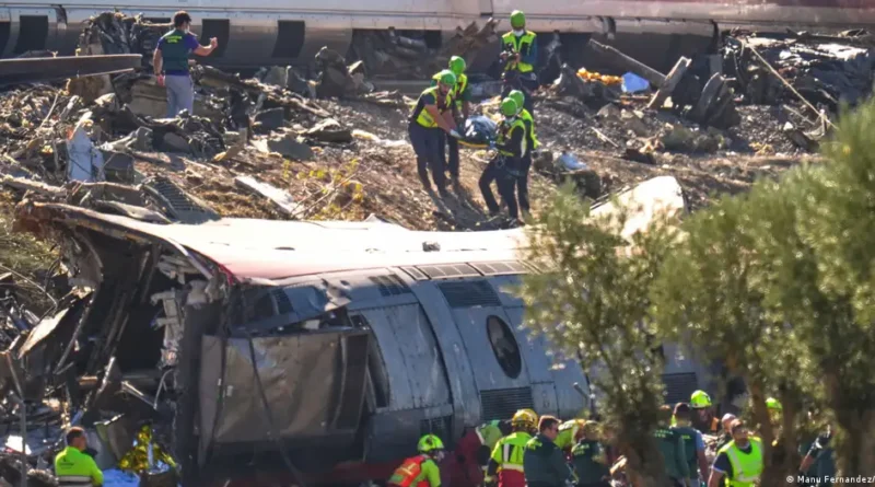 Al menos 64 muertes tras choque de trenes en España