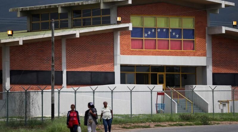 OVP: Cobran hasta $ 100 a privados de libertad y familiares para reparar cárceles en Venezuela