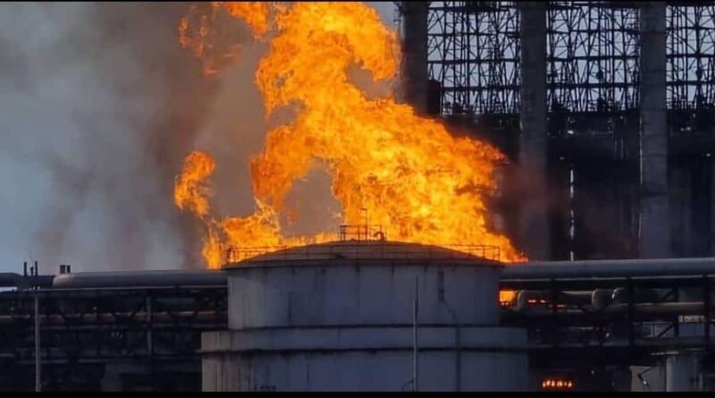 Incendio obliga a detener operaciones en Cardón este 6 de octubre