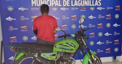 PoliLagunillas detuvo a un motorizadopor “noticias criminis” tras video viraldurante accidente vial.