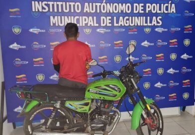 PoliLagunillas detuvo a un motorizadopor “noticias criminis” tras video viraldurante accidente vial.