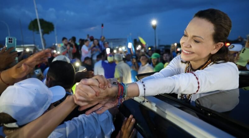 Machado salió de Panamá el jueves, cruzó Colombia y entró a Venezuela este fin de semana, según WSJ