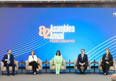 Delcy Rodríguez niega la dolarización, anuncia nueva Ley Eléctrica y decreta inicio de la Navidad el 1 de noviembre
