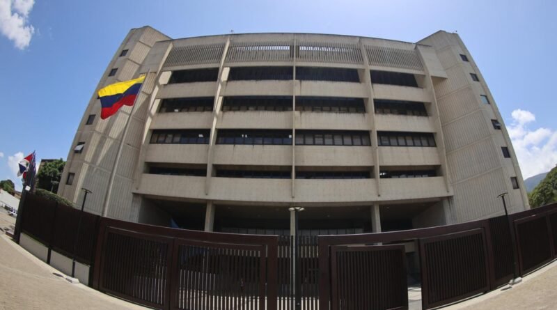 Más de 100 personas se postulan para participar en la renovación del TSJ